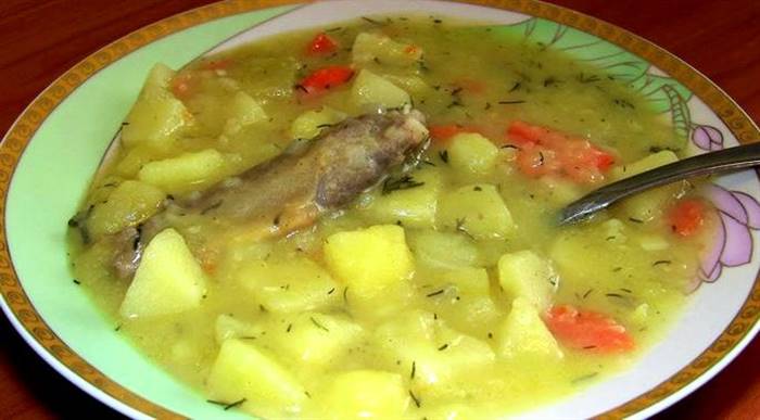 Картопля тушкована з м'ясом у каструлі рецепт із фото залишаємо тушкуватися під щільно закритою кришкою
